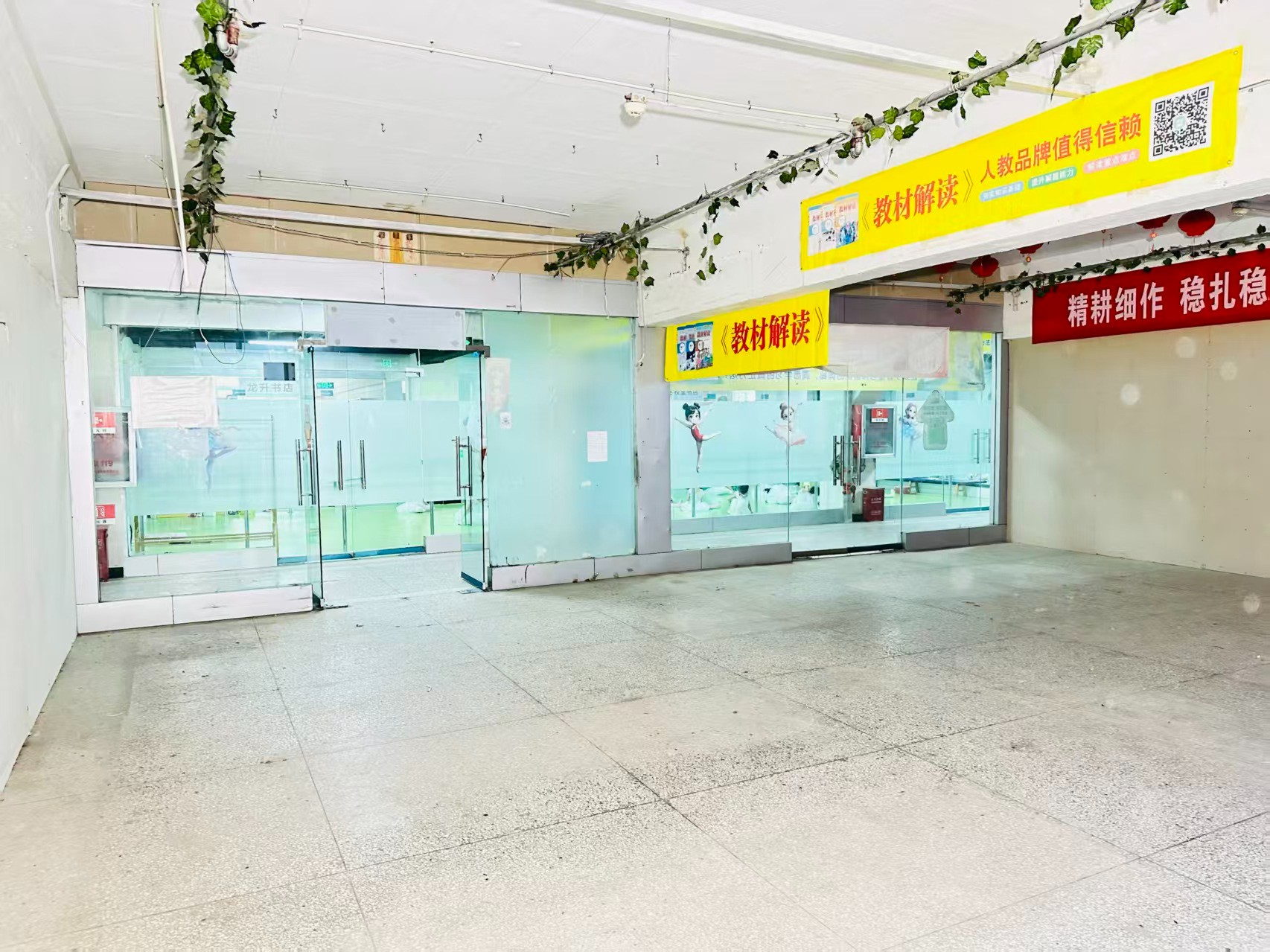 新源路提供写字楼、商铺、展示空间、直播间等多种面积选择，满足企业办公、研发、展示、运营等多元需求。